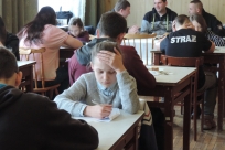 Uczniowie podczas testów
